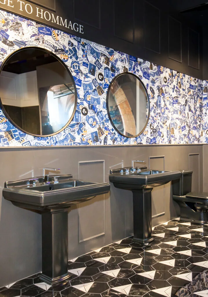 Graue Waschtische in T-Form von Villeroy & Boch