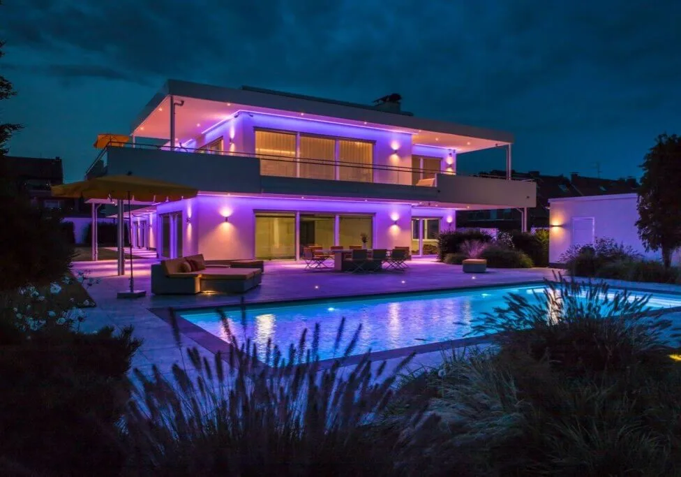 Haus zum Traeumen Design by Torsten Mueller aus Bad Honnef naehe Koeln Bonn Duesseldorf Inspiration Lichtdesign Schwimmbad Pool Design Award