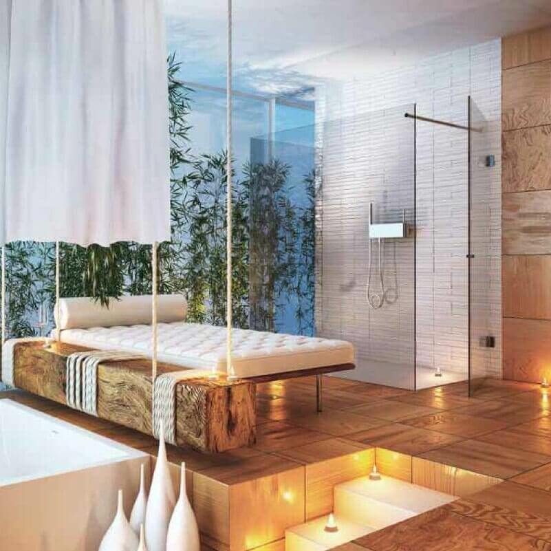 Mediterranes Bad mit Dusche und Tagesbett vor Panoramafenster