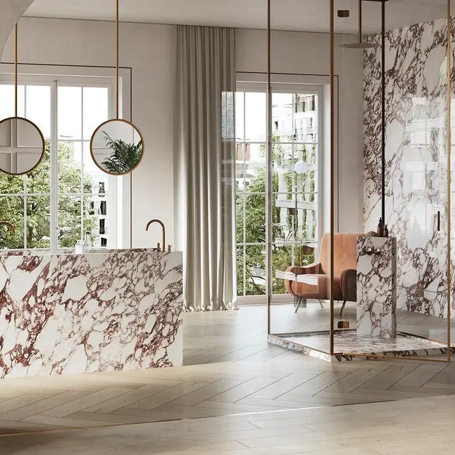 Modernes Bad mit Marmorelementen Design für moderne Bäder mit geädertem Marmor
