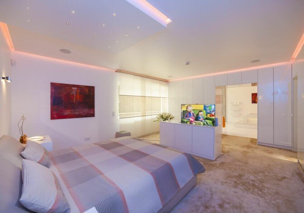 Die Pantone Trendfarbe 2019 findet sich auch im Schlafzimmer Design wieder Dezente Akzente mit der Pantone Trendfarbe 2019in "living coral" bringen Wärme und Emotionalität ins Interieur