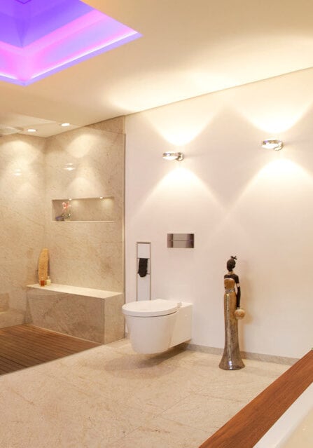 Design für mediterrane Bäder Geräumiges Badezimmer im Ethno-Stil