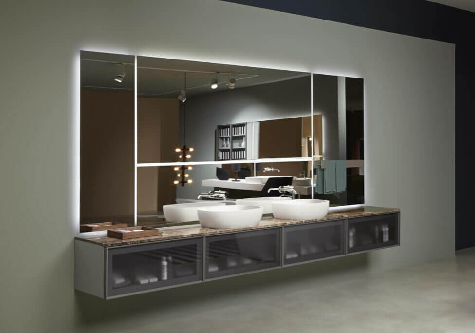 antoniolupi-italienisches-baddesign-Verkauf-Beratung-Planung-Konzepte- BESPOKE nuovi vetri 2 Von den Türen bis zu den Oberseiten, von den Griffen bis zu den Scharnieren - jede Komponente des Projekts ist so konzipiert und konzipiert, dass ein systematisches und koordiniertes Bild entsteht. BESPOKE bringt die elegante Kreativität von Carlo Colombo und die Fähigkeit von antoniolupi mit, das Projekt zu einem Einrichtungssystem zu machen. Bespoke bringt das Badezimmer