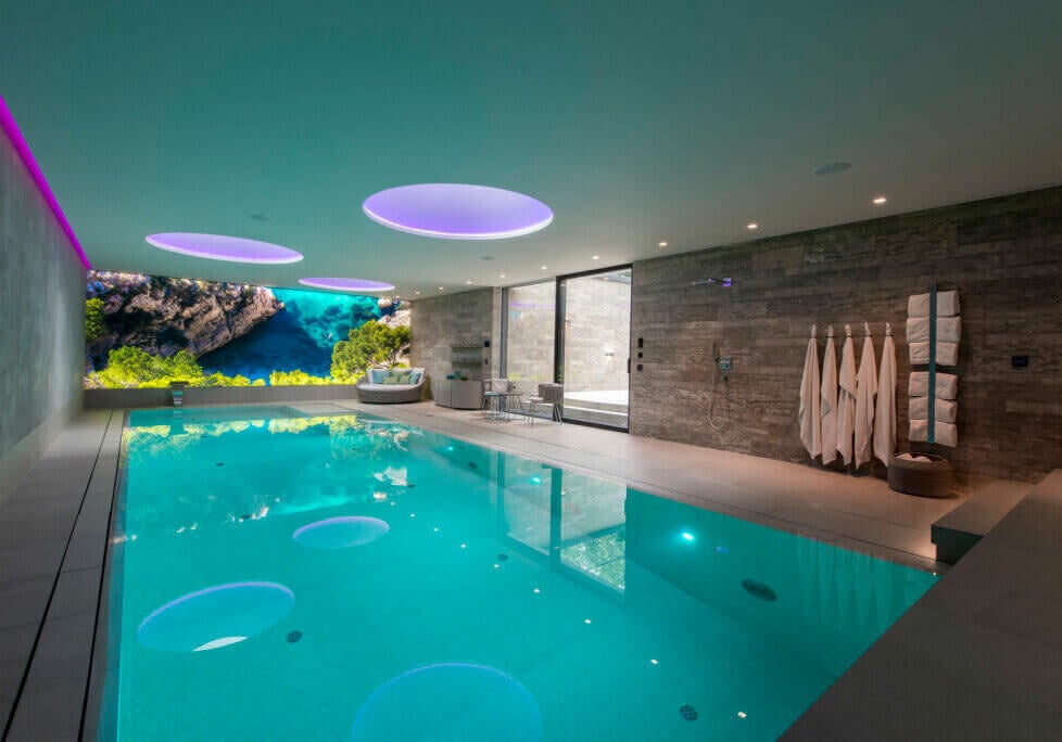 Stolzer Moment: A1 Schwimmbadbau gewinnt bronzenen bsw-Award 2023 für Indoorpool. Bronzener bsw-Award 2023 für A1 Schwimmbadbau in der Kategorie "Indoorpool"